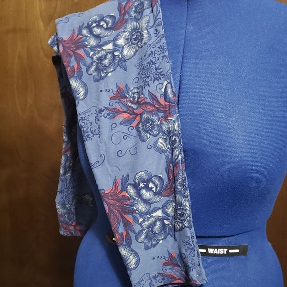 LULAROE OUTFIT ALERT!!!! LARGE - Picture 2 of 2